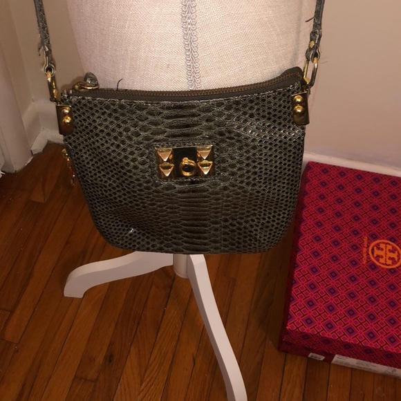 Gianni Bini Crossbody Charcoal Embossed Leather // Gold hardware - Picture 3 of 11